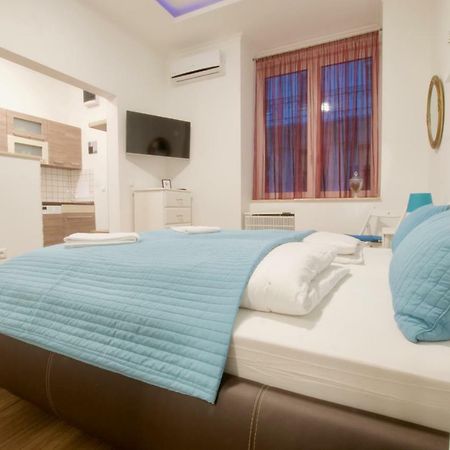Standard Apartment By Hi5 -Baross Square Budapest Eksteriør billede