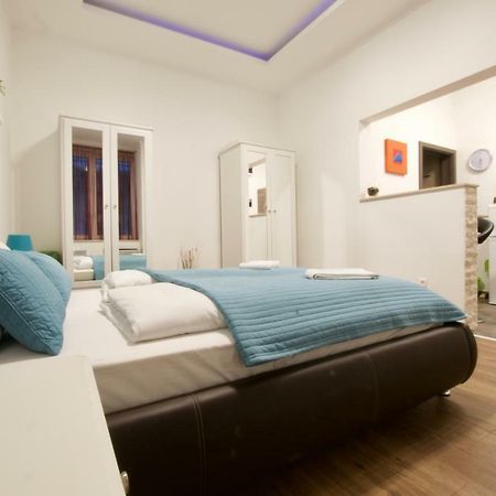 Standard Apartment By Hi5 -Baross Square Budapest Eksteriør billede
