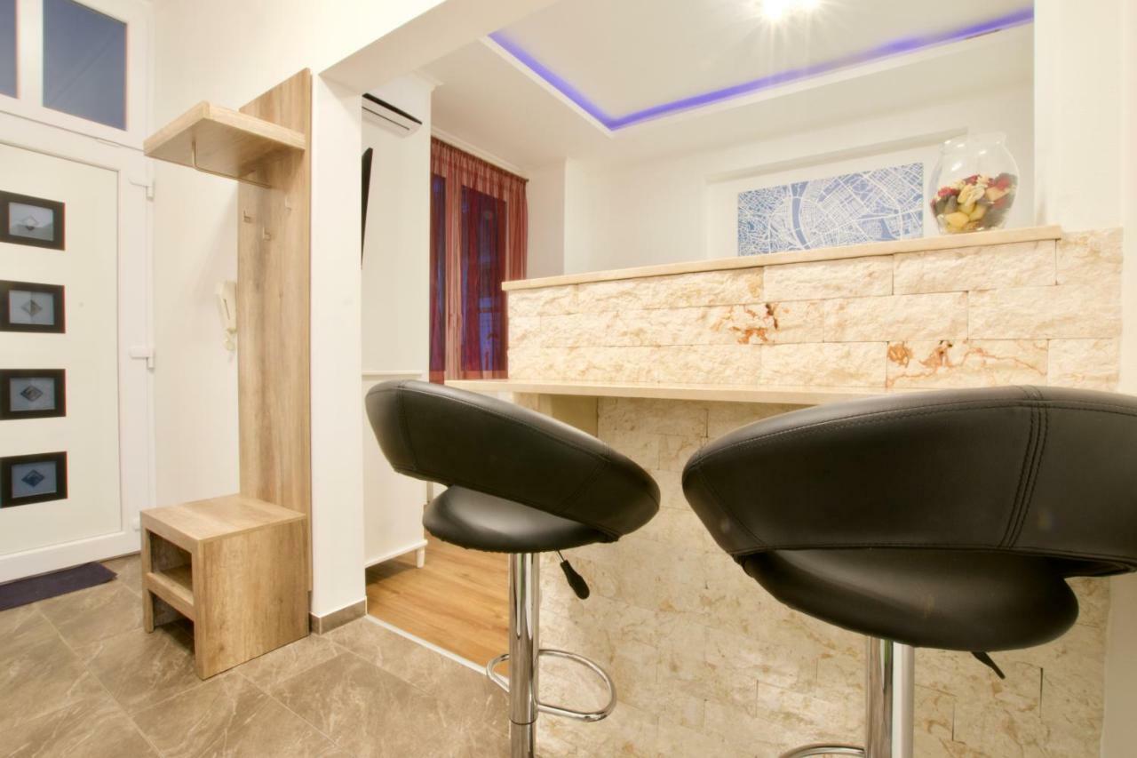 Standard Apartment By Hi5 -Baross Square Budapest Eksteriør billede