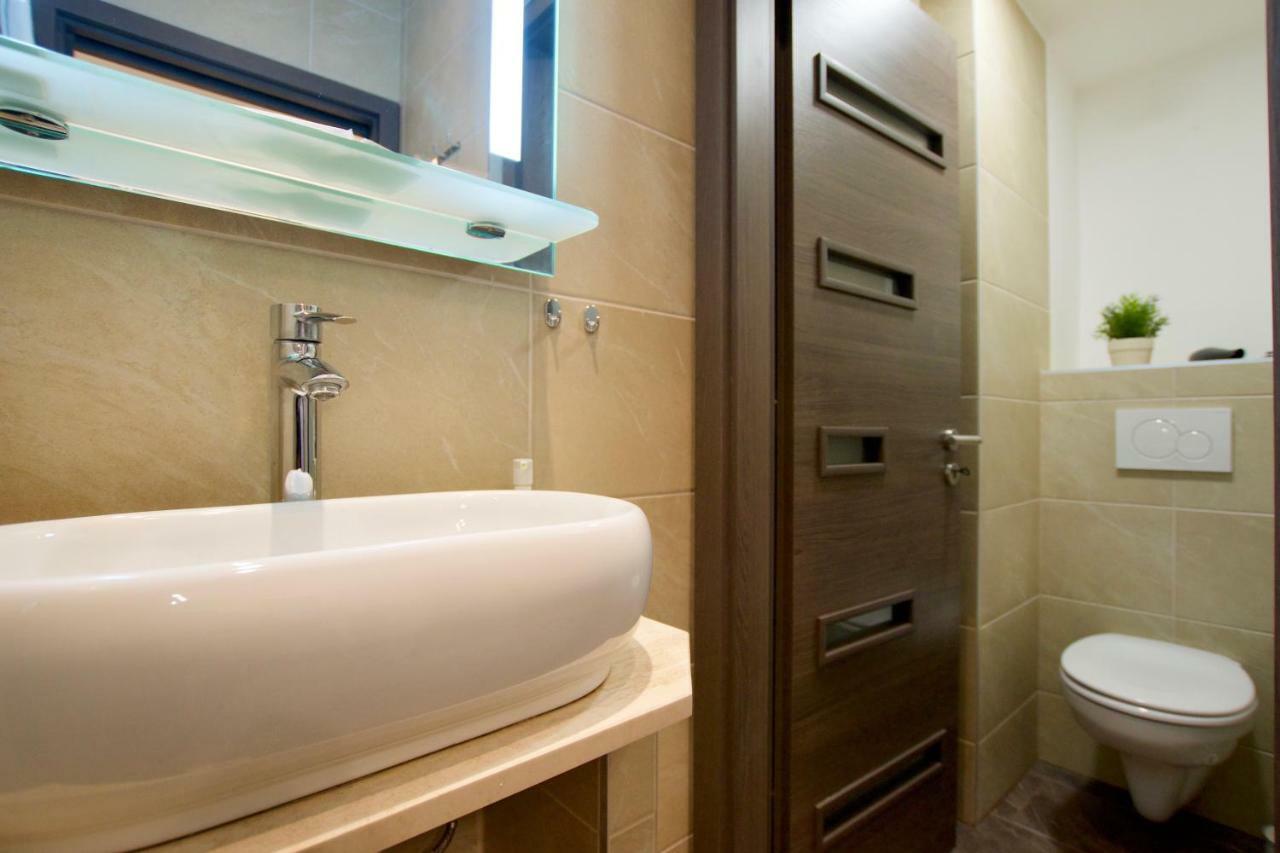 Standard Apartment By Hi5 -Baross Square Budapest Eksteriør billede