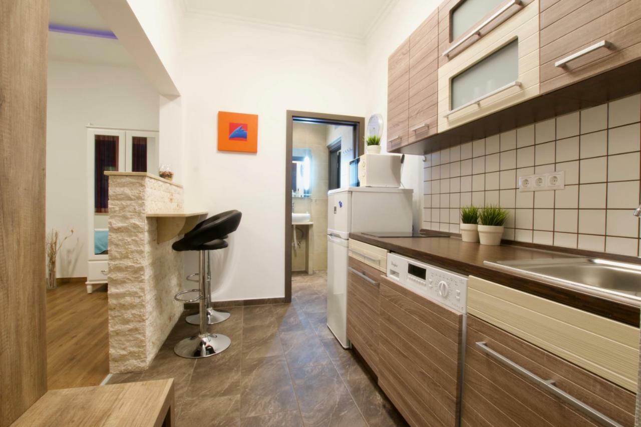 Standard Apartment By Hi5 -Baross Square Budapest Eksteriør billede