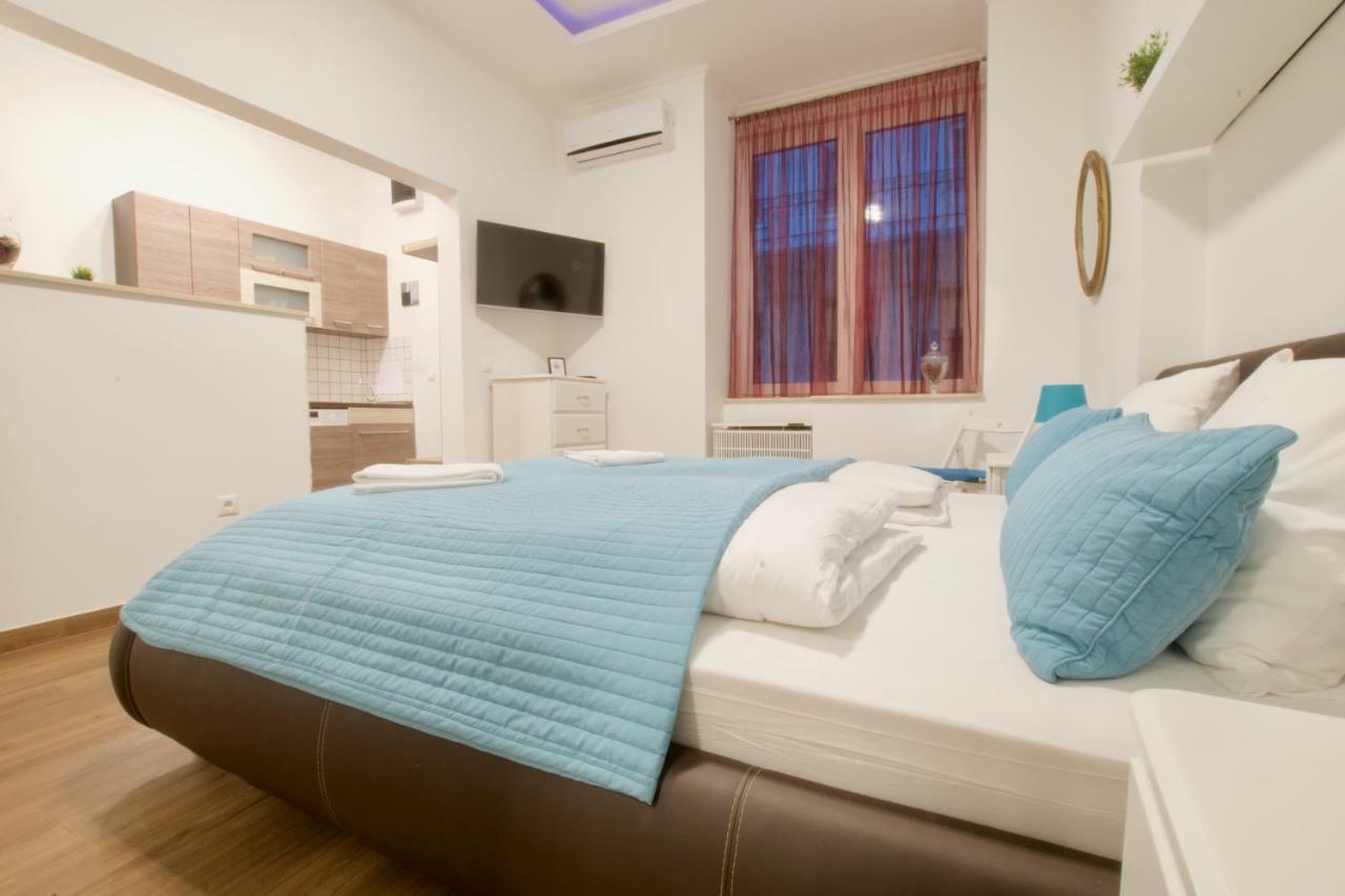 Standard Apartment By Hi5 -Baross Square Budapest Eksteriør billede